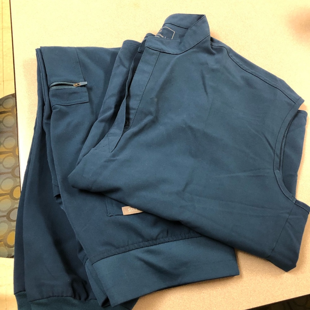 Size large petite figs jogger scrub pants and size large scrub top to match.
